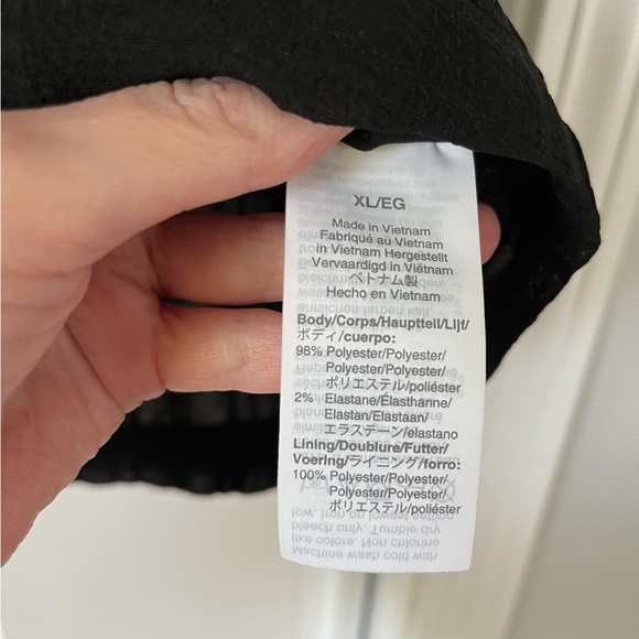 Textured Puff-Sleeve Button-Front Top - Picture 4 of 4